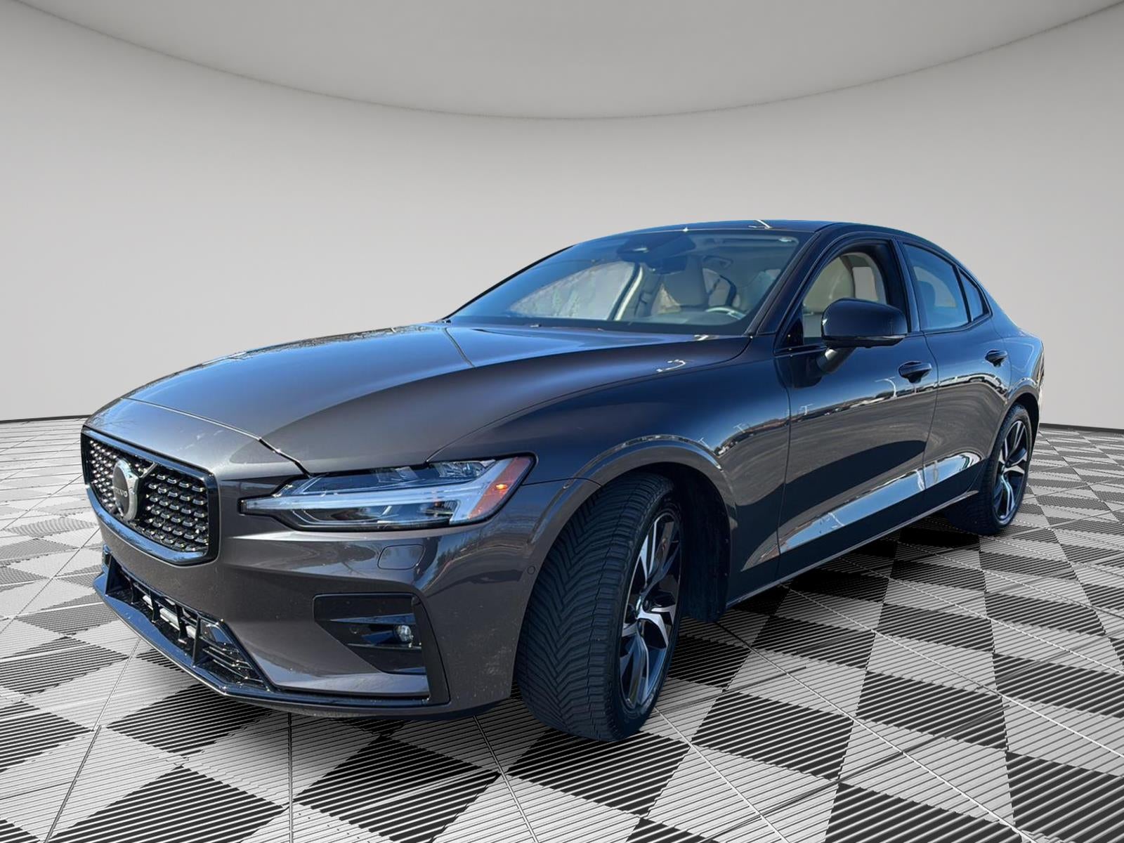 2024 Volvo S60 Plus Dark Theme