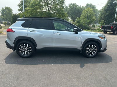 2025 Toyota Corolla Cross Hybrid SE