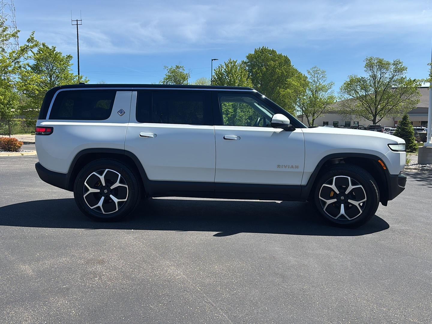 2024 Rivian R1S Adventure