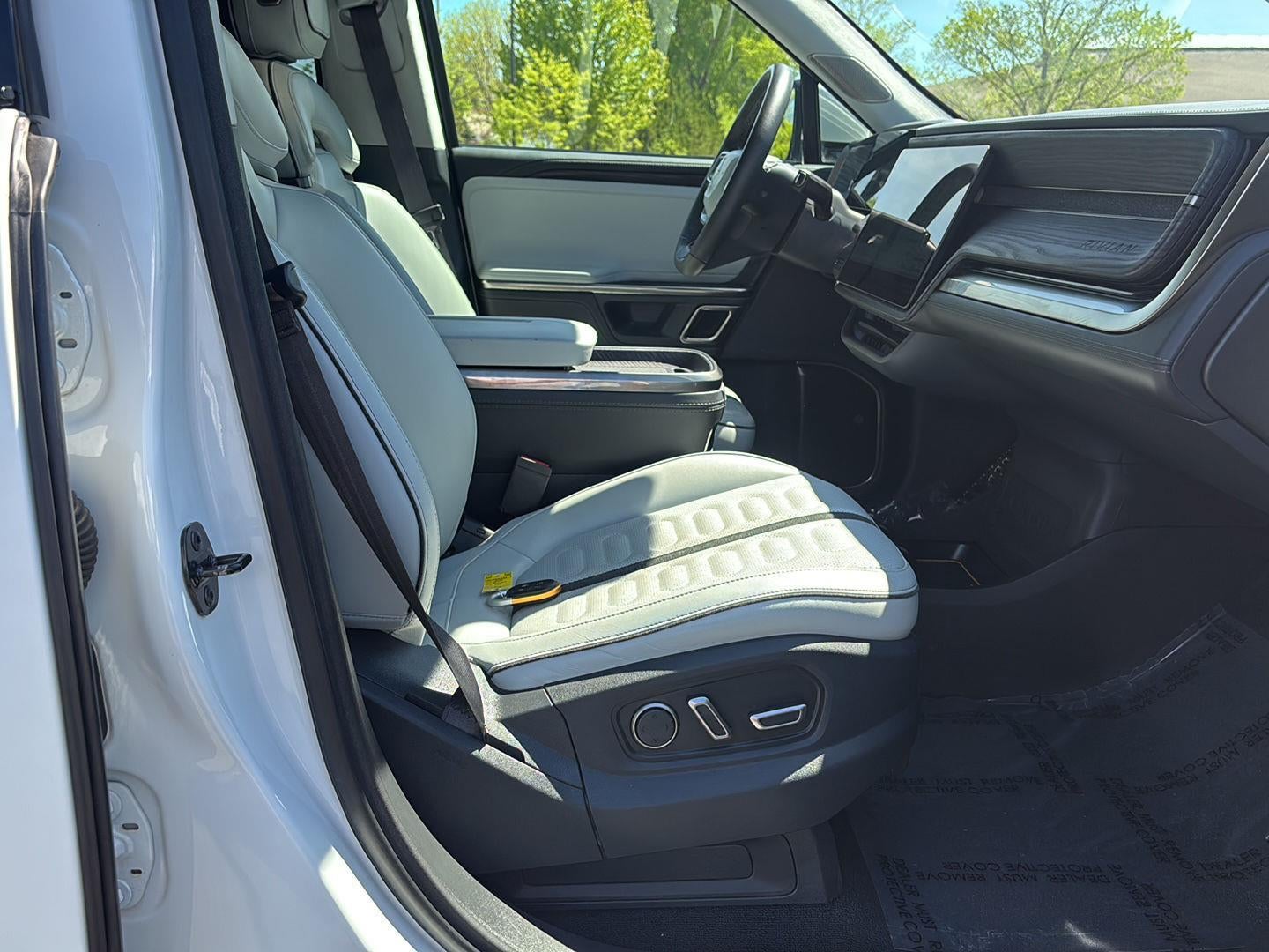 2024 Rivian R1S Adventure