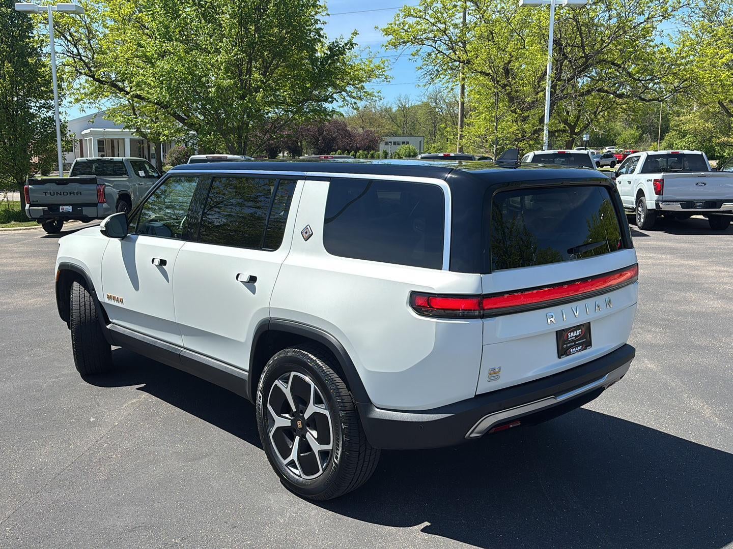 2024 Rivian R1S Adventure