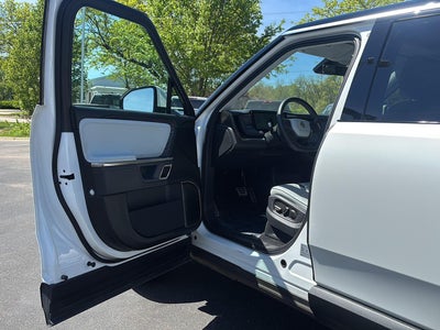 2024 Rivian R1S Adventure