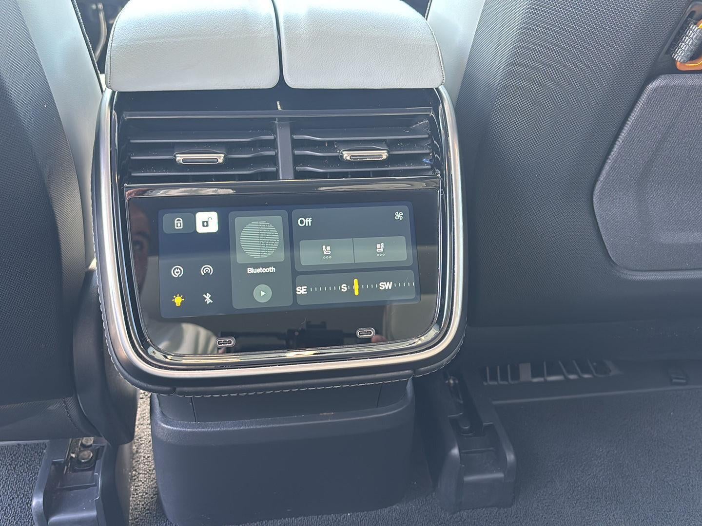 2024 Rivian R1S Adventure