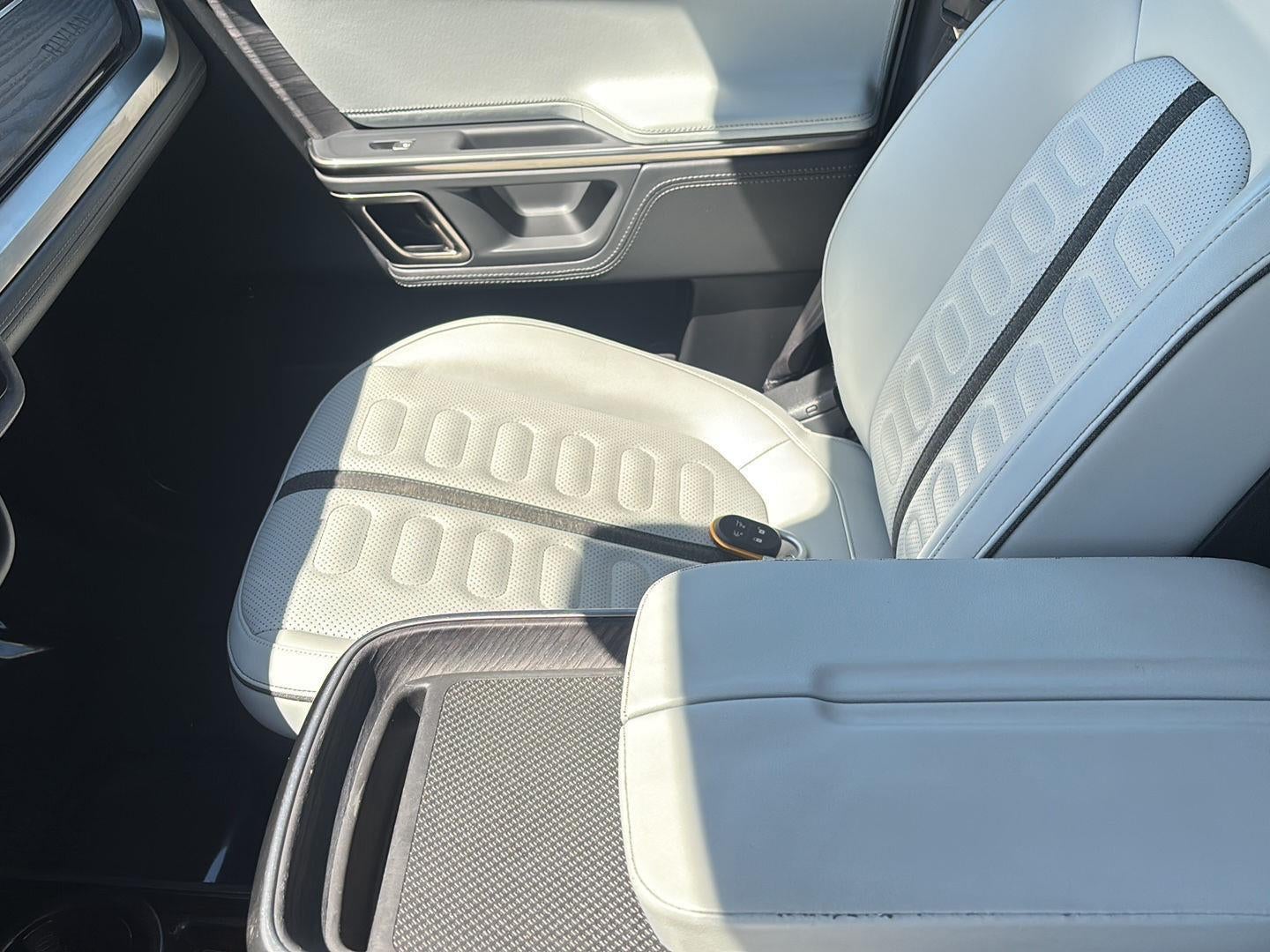 2024 Rivian R1S Adventure