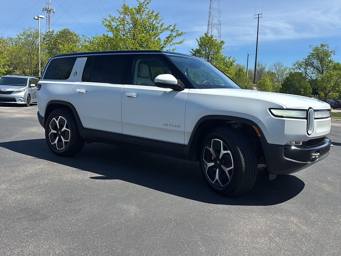2024 Rivian R1S Adventure