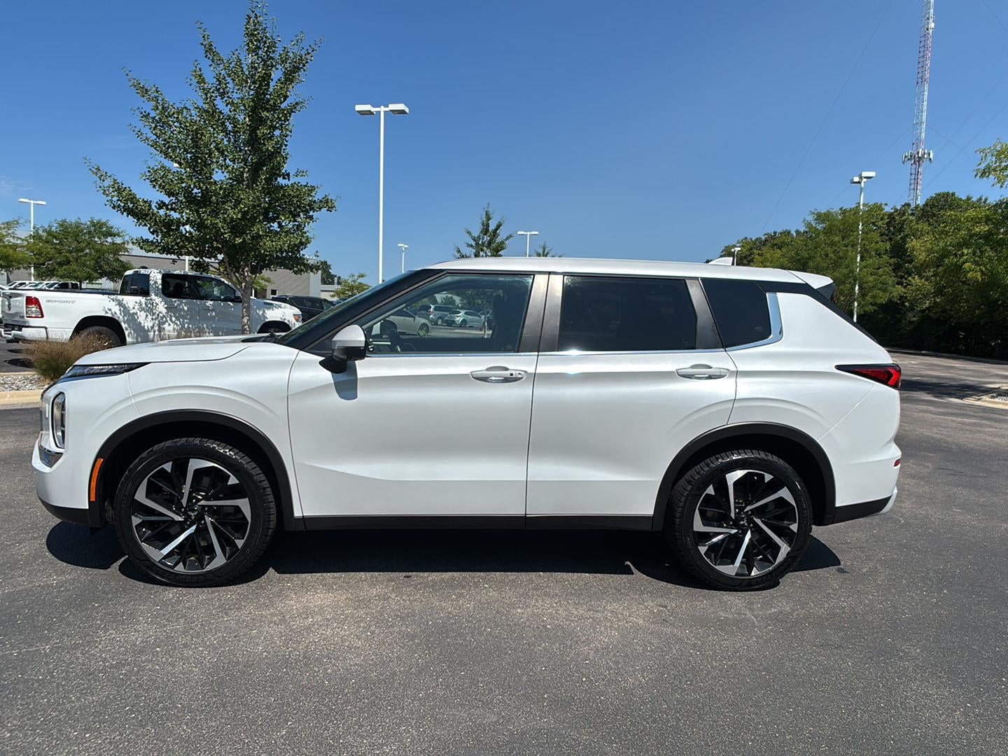 2024 Mitsubishi Outlander SE