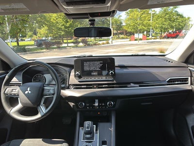2024 Mitsubishi Outlander SE