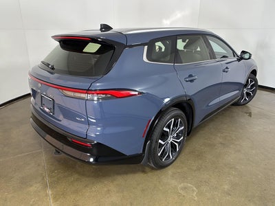 2025 Toyota Crown Signia XLE