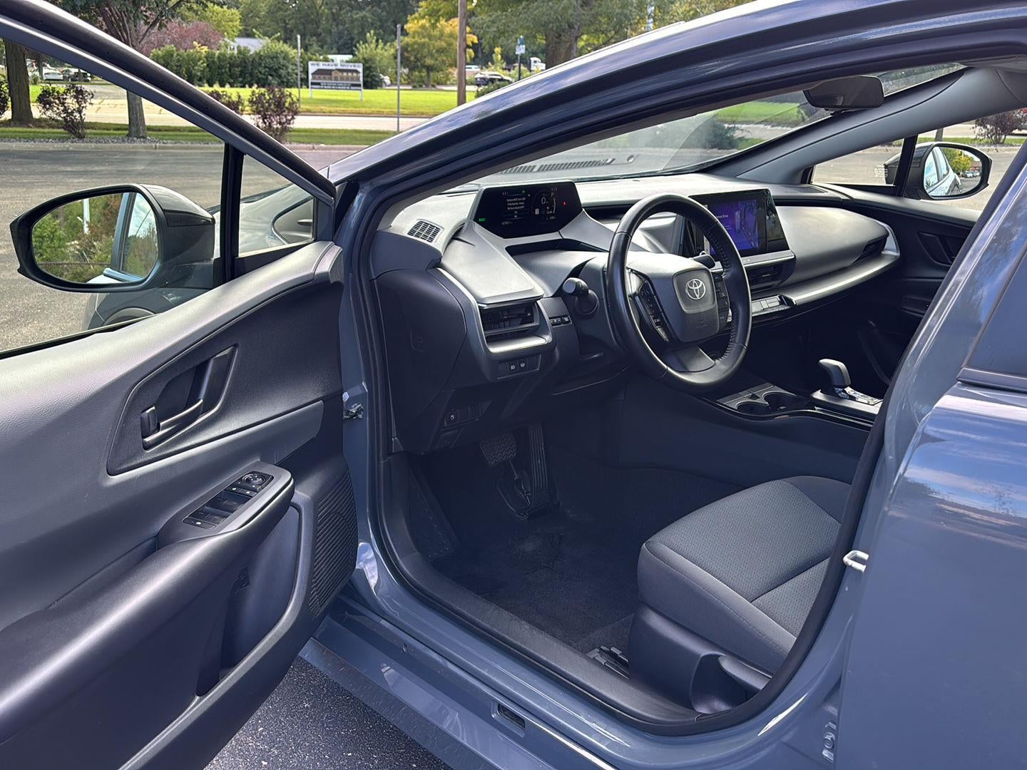 2024 Toyota Prius LE (Natl)