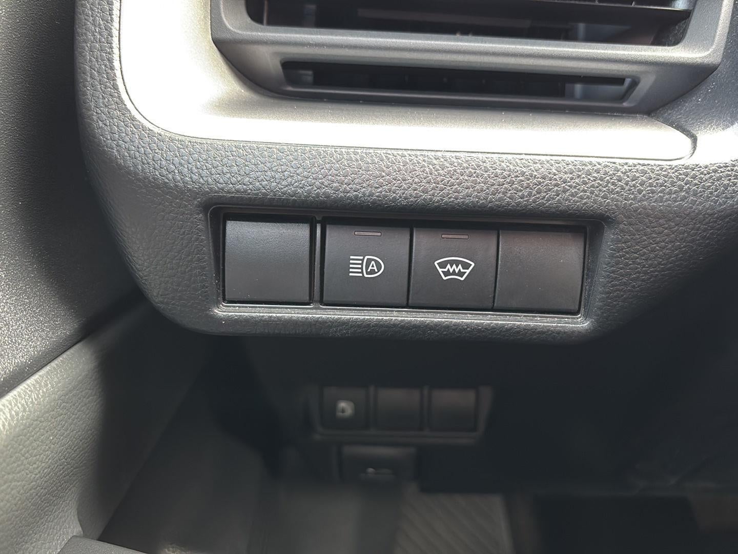 2024 Toyota Prius LE (Natl)