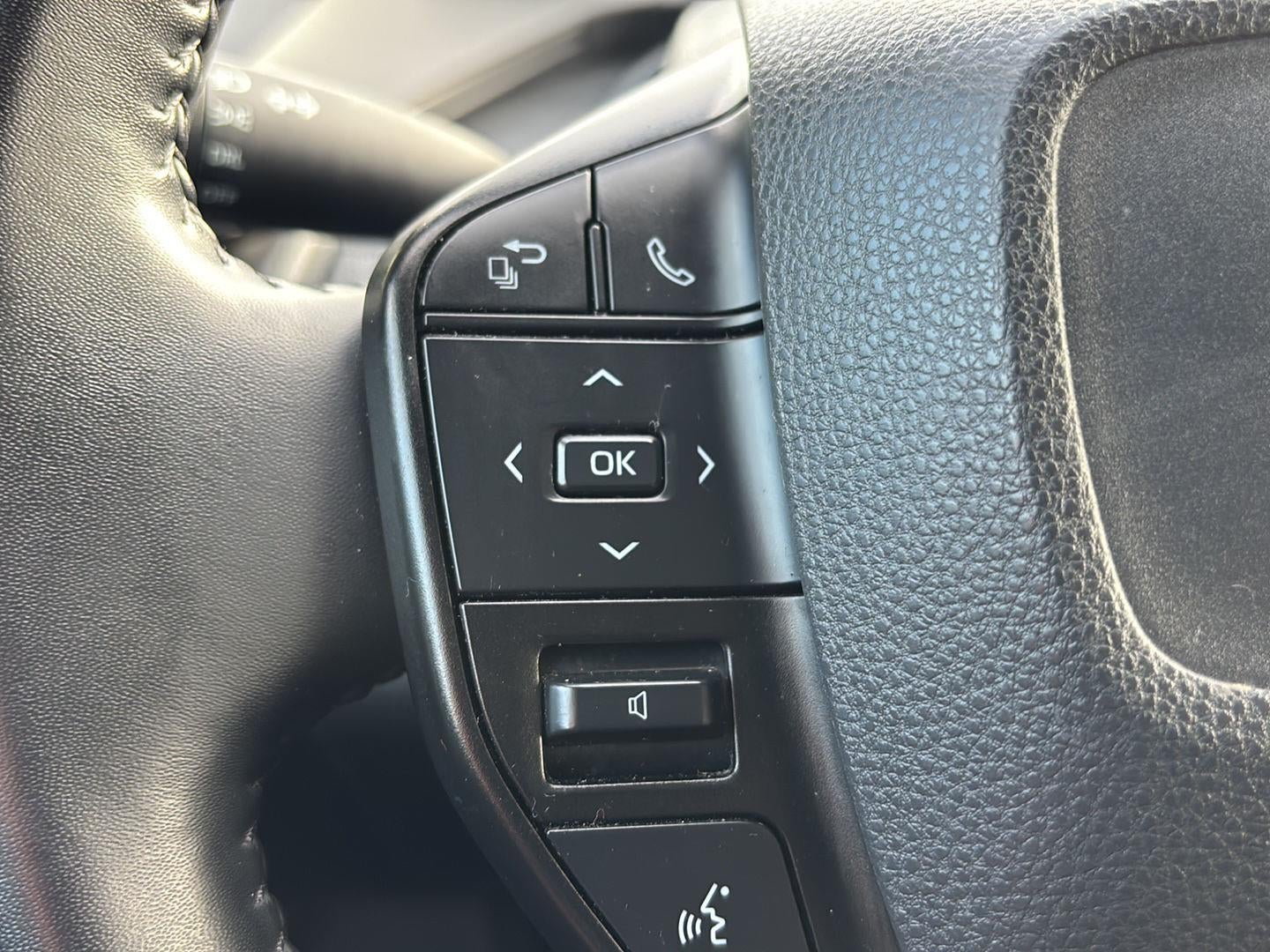 2024 Toyota Prius LE (Natl)