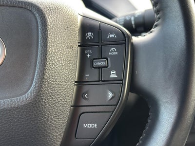 2024 Toyota Prius LE (Natl)