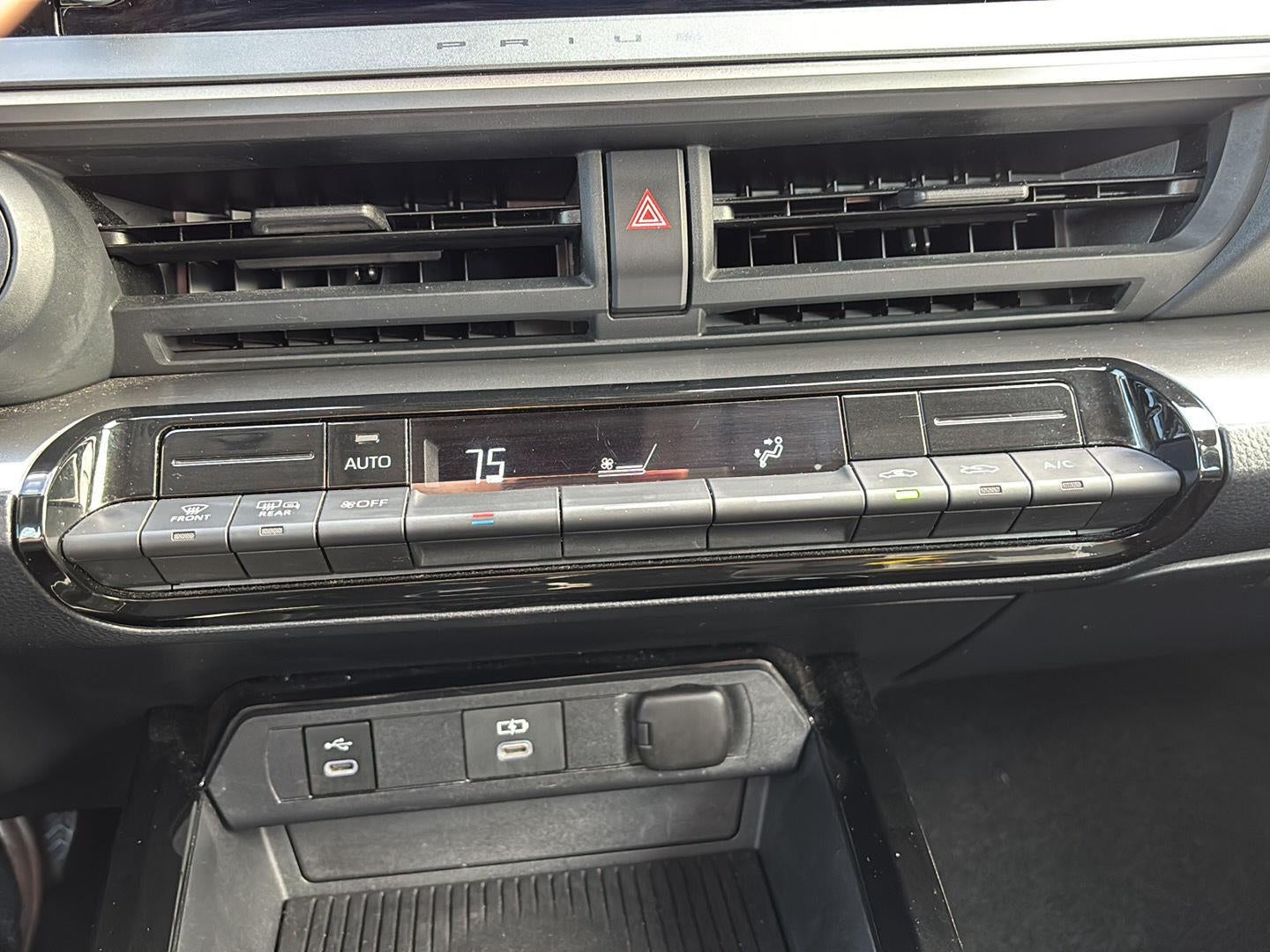 2024 Toyota Prius LE (Natl)