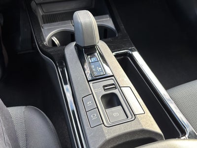 2024 Toyota Prius LE (Natl)