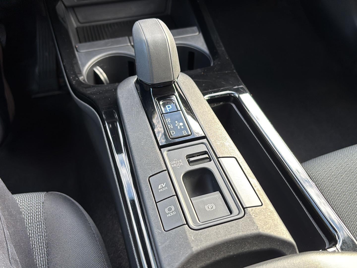 2024 Toyota Prius LE (Natl)