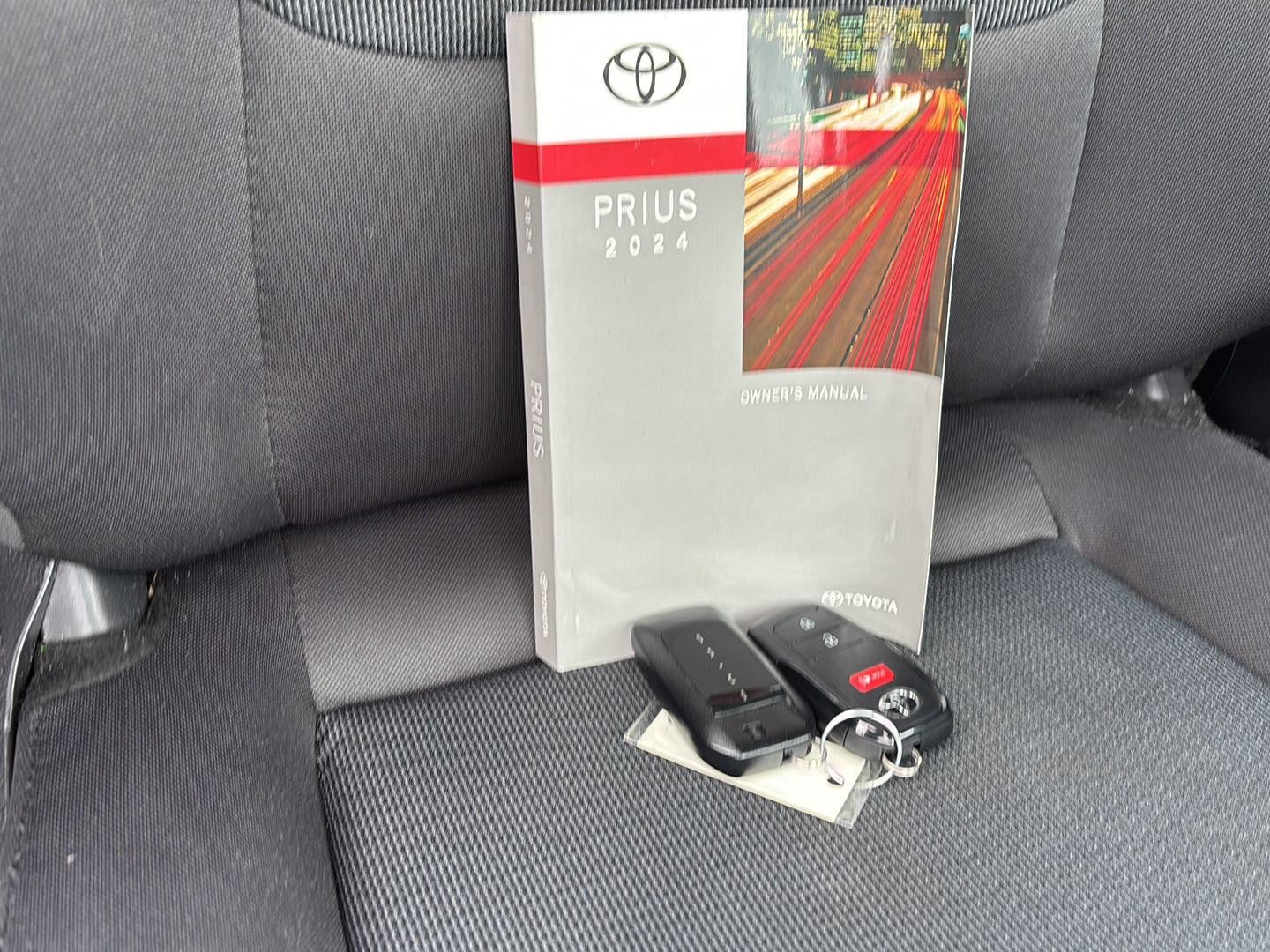 2024 Toyota Prius LE (Natl)