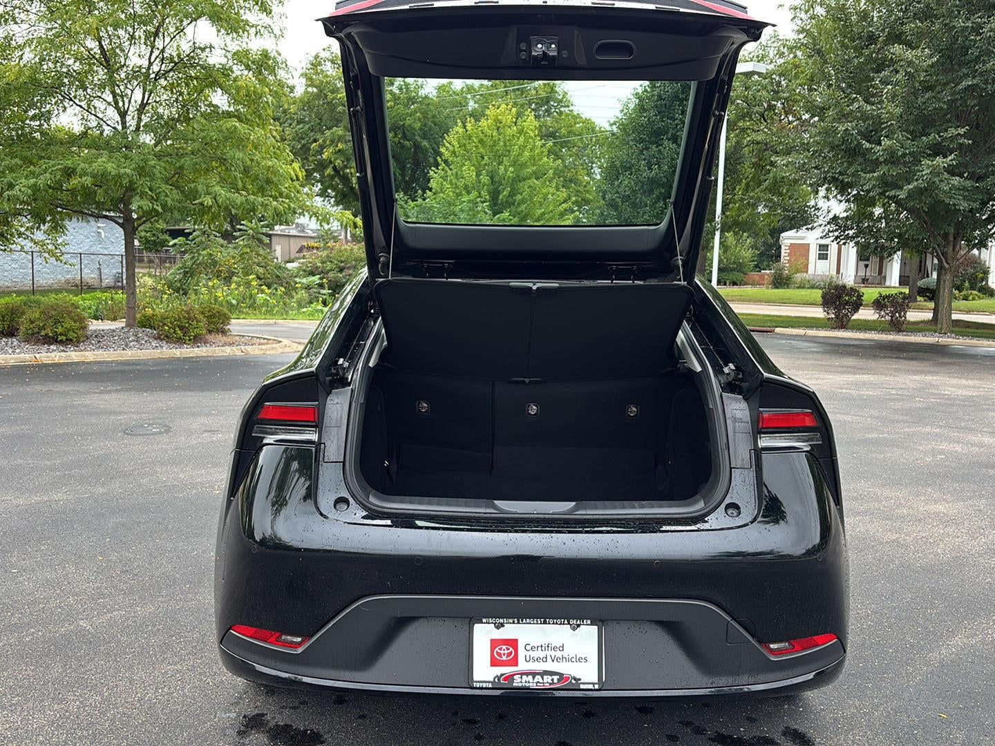2024 Toyota Prius LE (Natl)