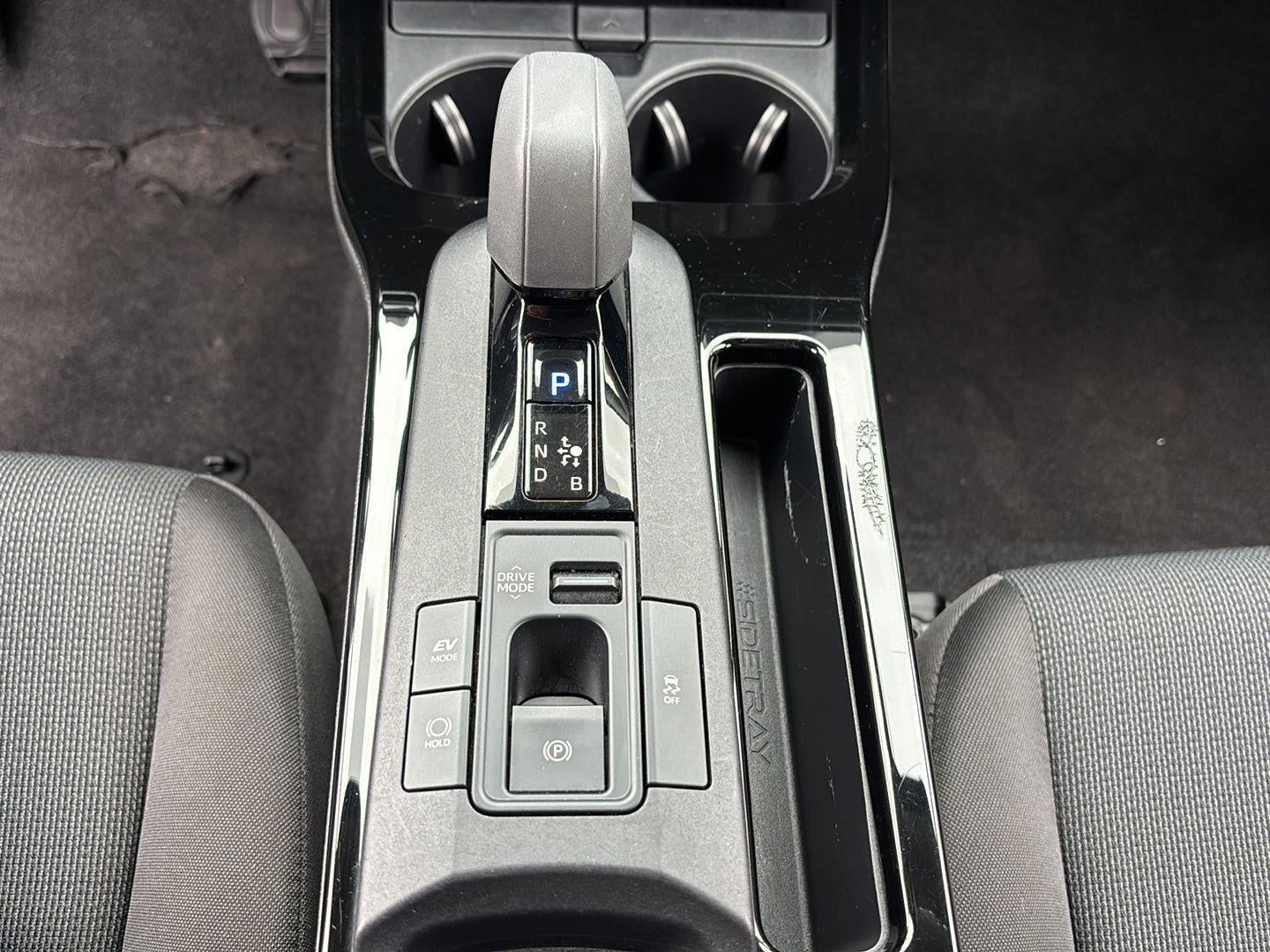 2024 Toyota Prius LE (Natl)