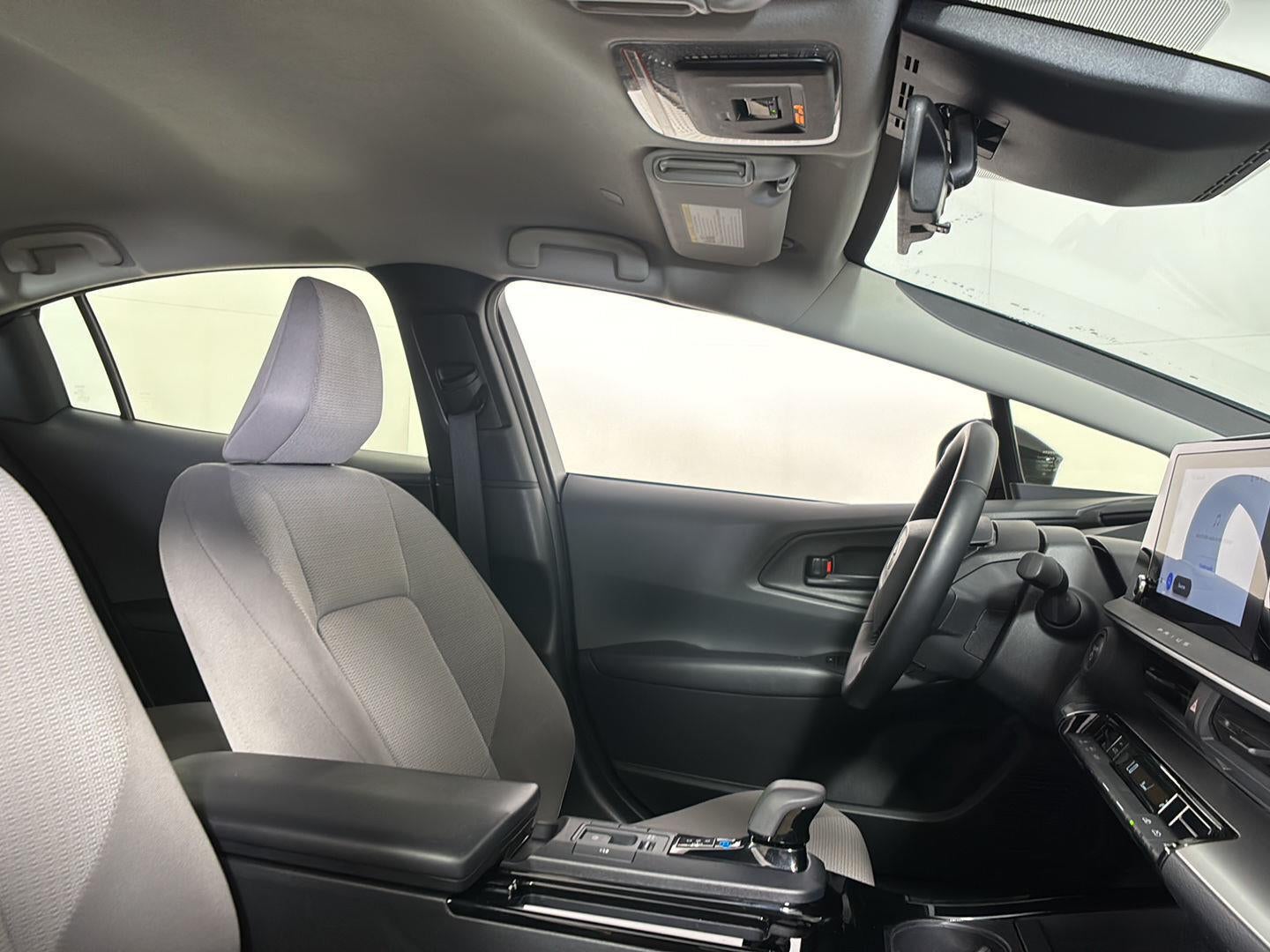 2025 Toyota Prius LE (Natl)