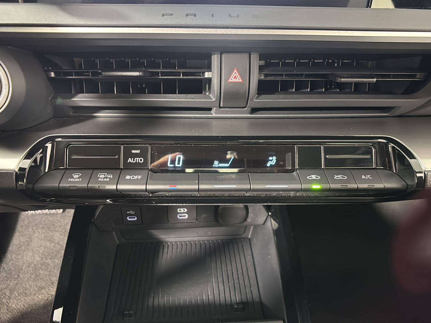 2025 Toyota Prius LE (Natl)