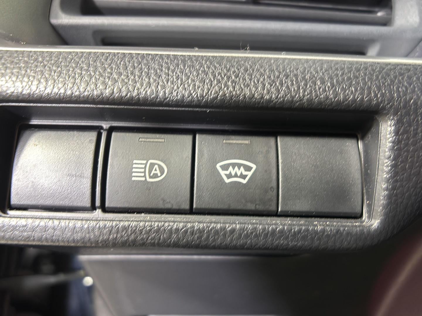2025 Toyota Prius LE (Natl)
