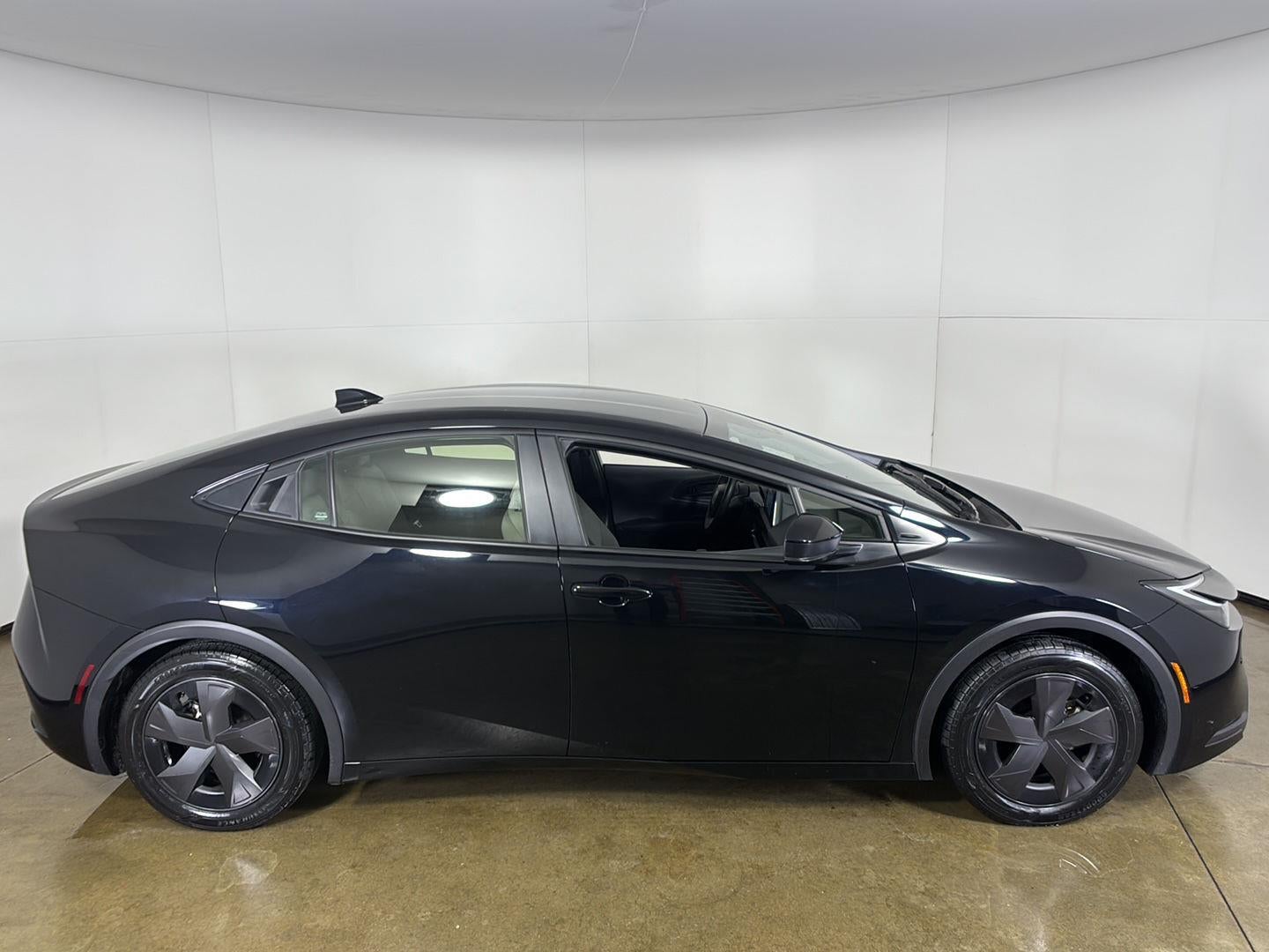 2025 Toyota Prius LE (Natl)