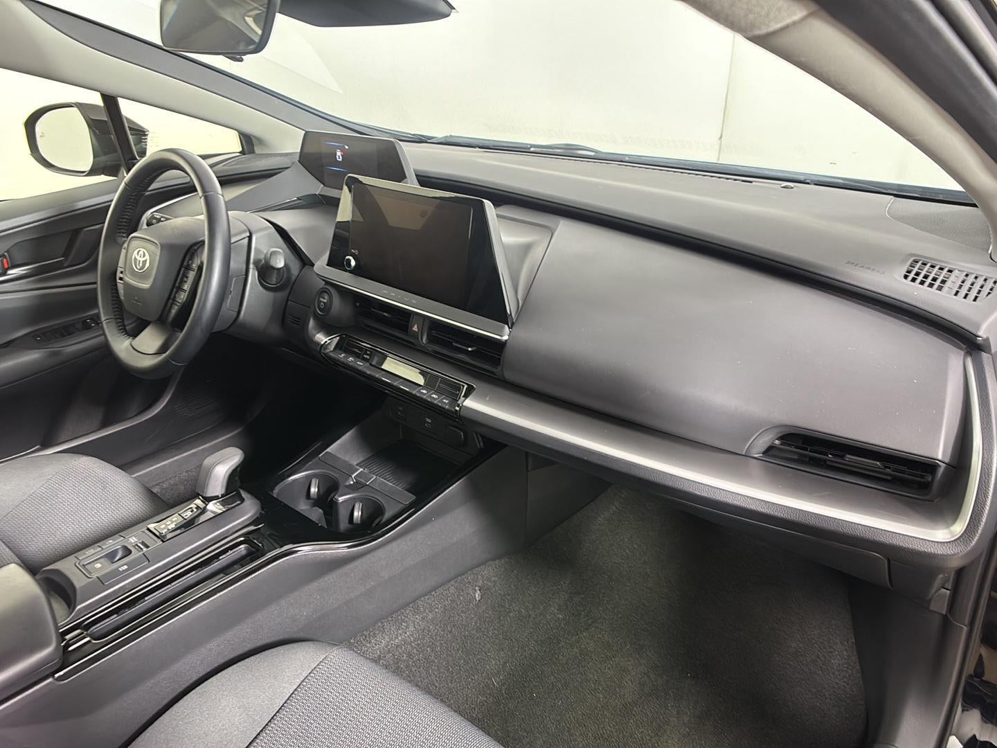 2025 Toyota Prius LE (Natl)
