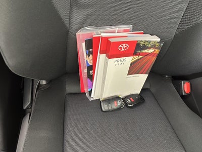 2025 Toyota Prius LE (Natl)