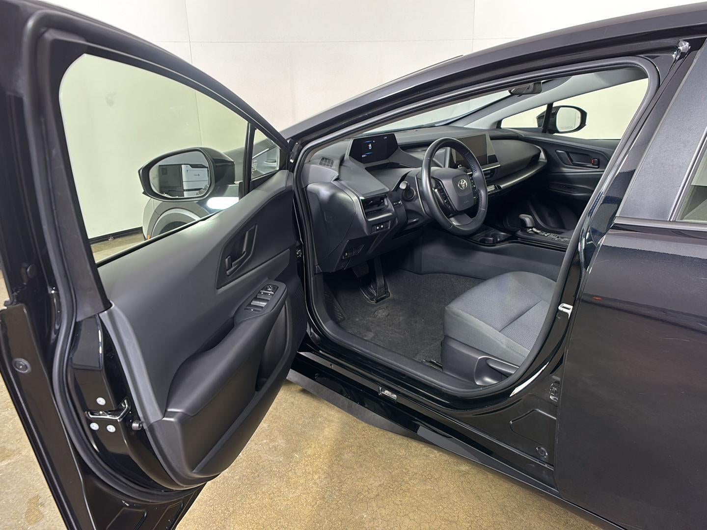 2025 Toyota Prius LE (Natl)