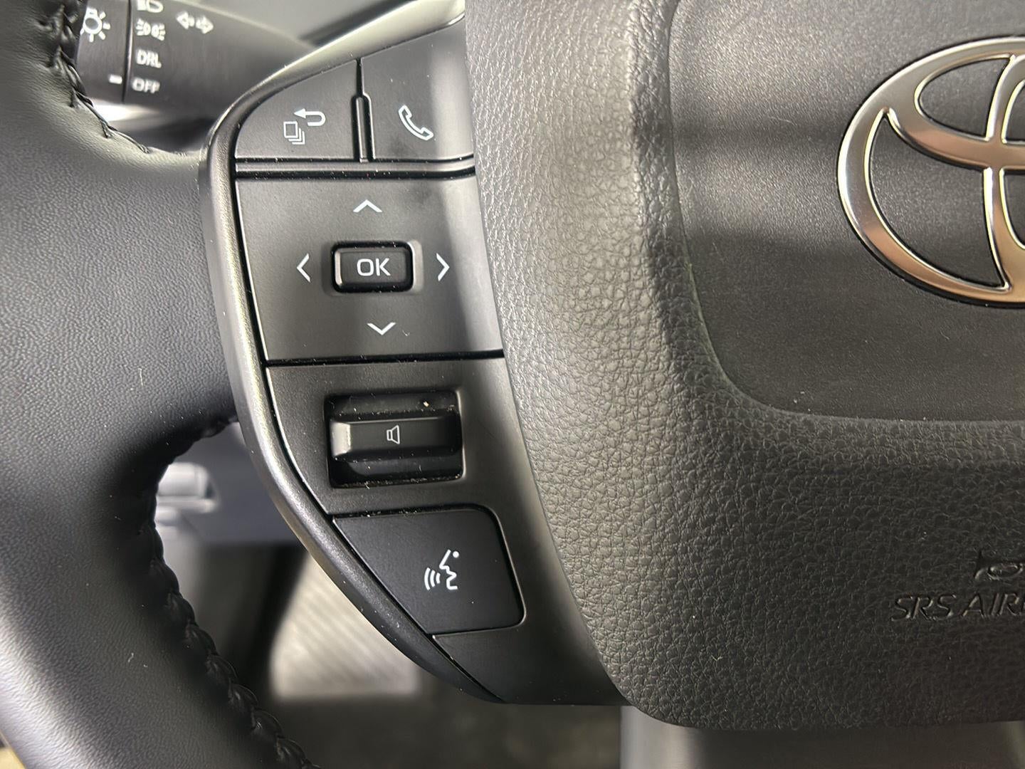 2025 Toyota Prius LE (Natl)