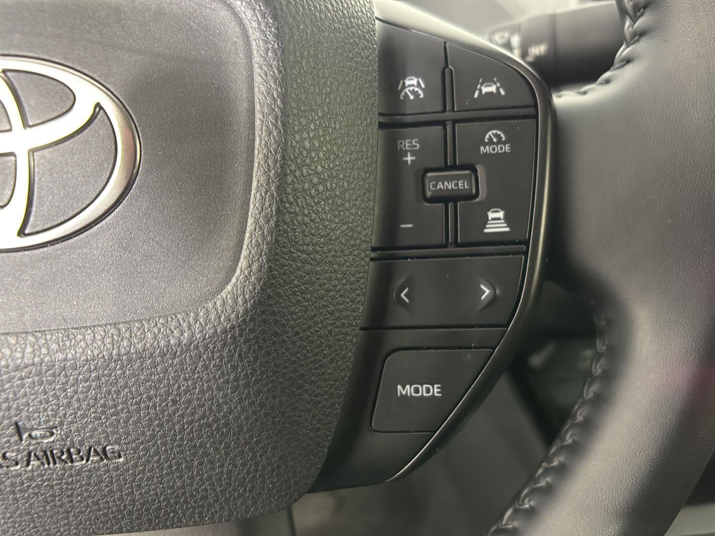2025 Toyota Prius LE (Natl)