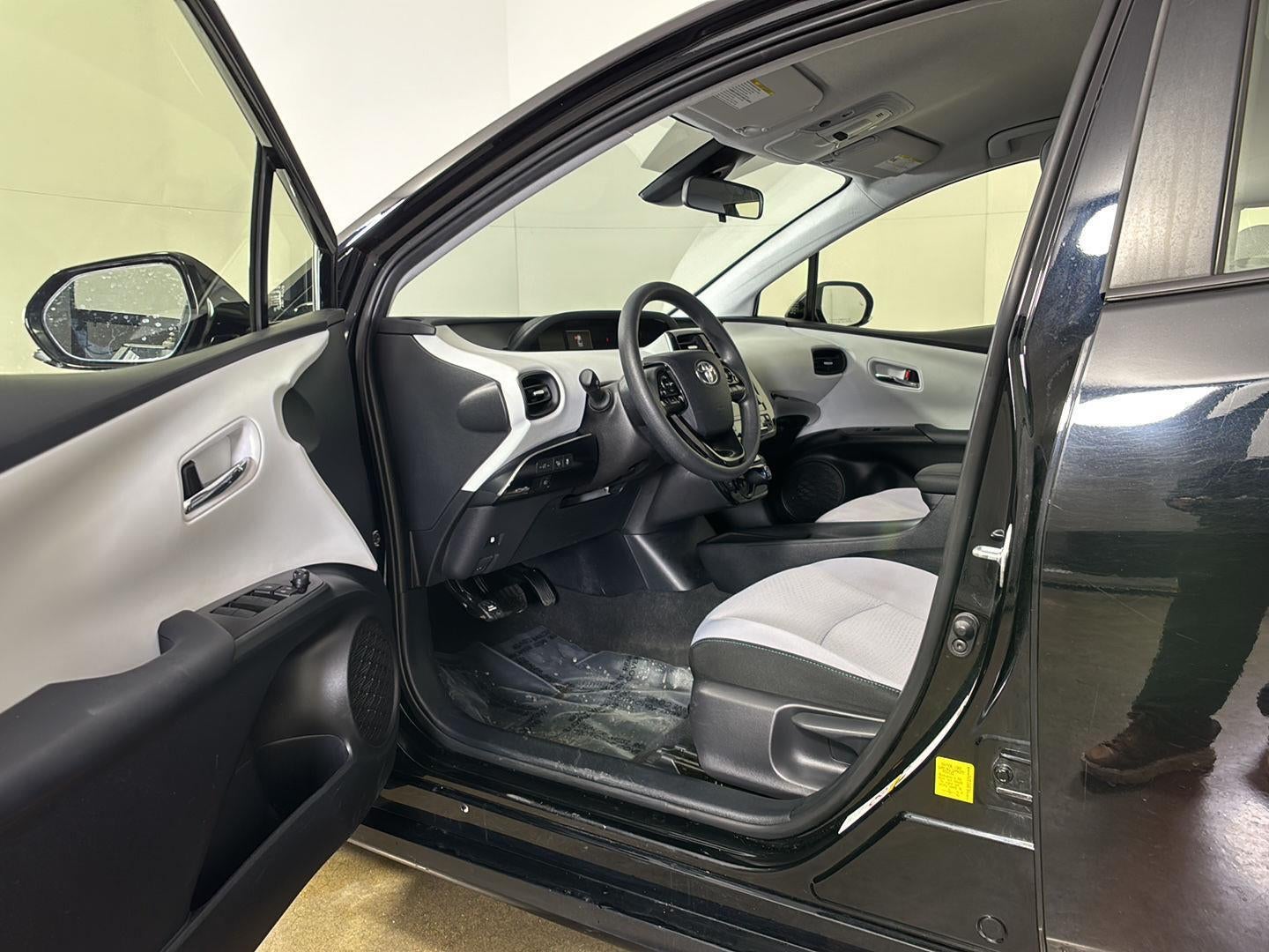 2019 Toyota Prius LE