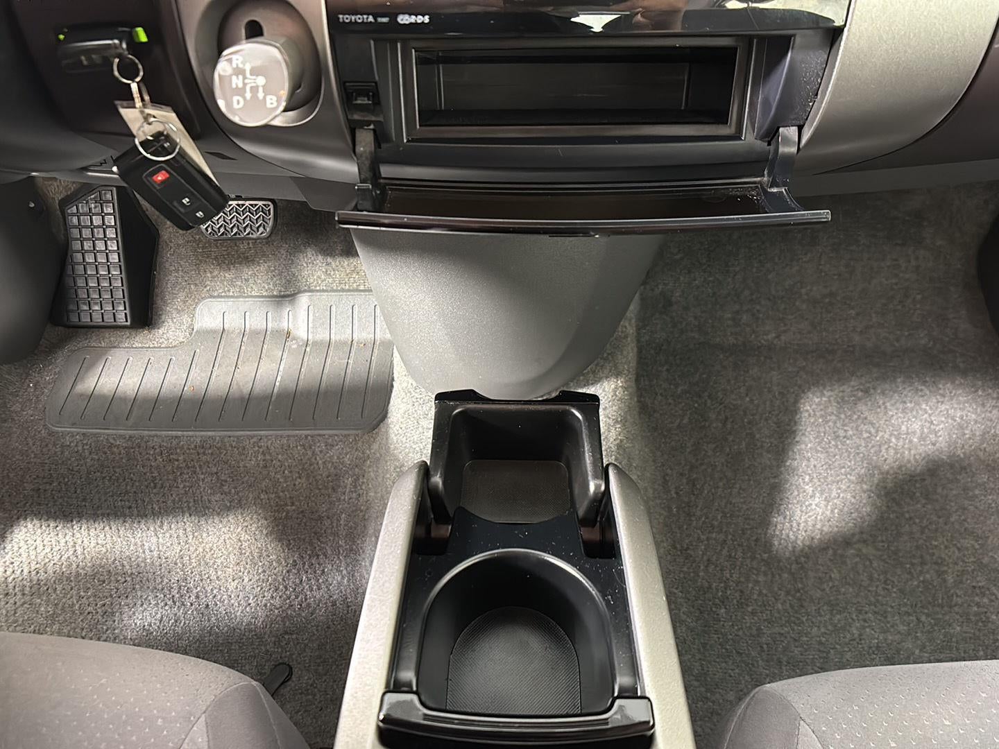 2004 Toyota Prius 5dr HB (Natl)