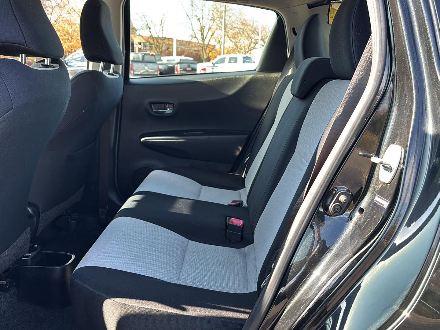 2012 Toyota Yaris 5-Door LE