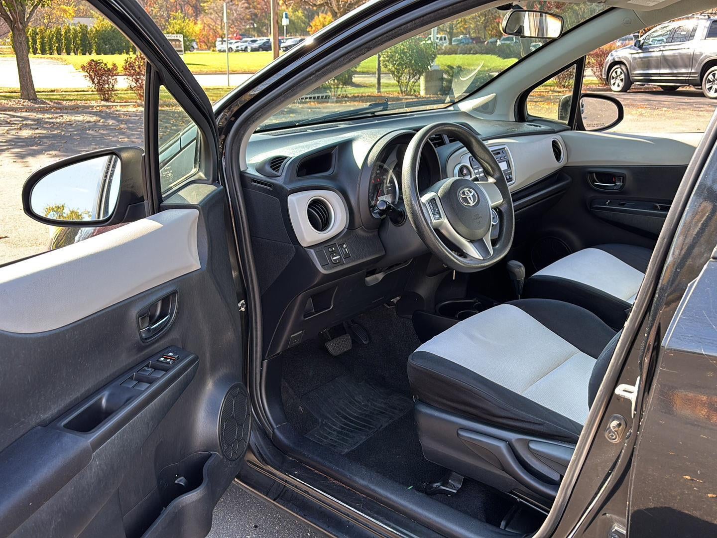 2012 Toyota Yaris 5-Door LE
