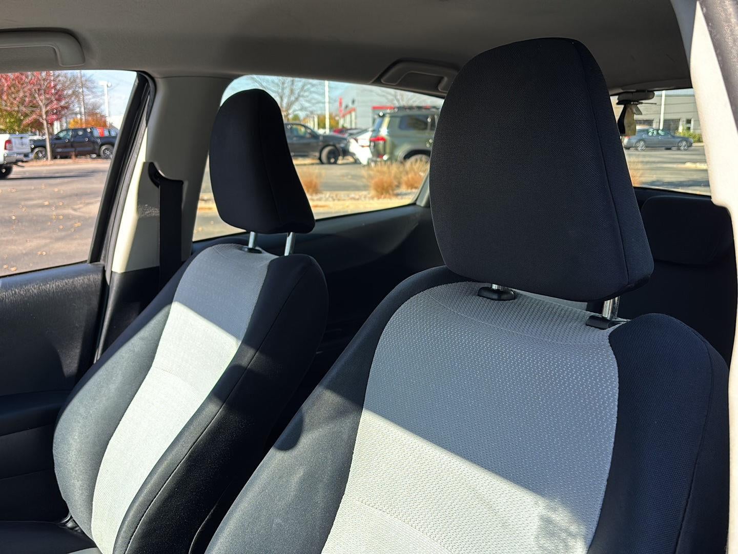 2012 Toyota Yaris 5-Door LE
