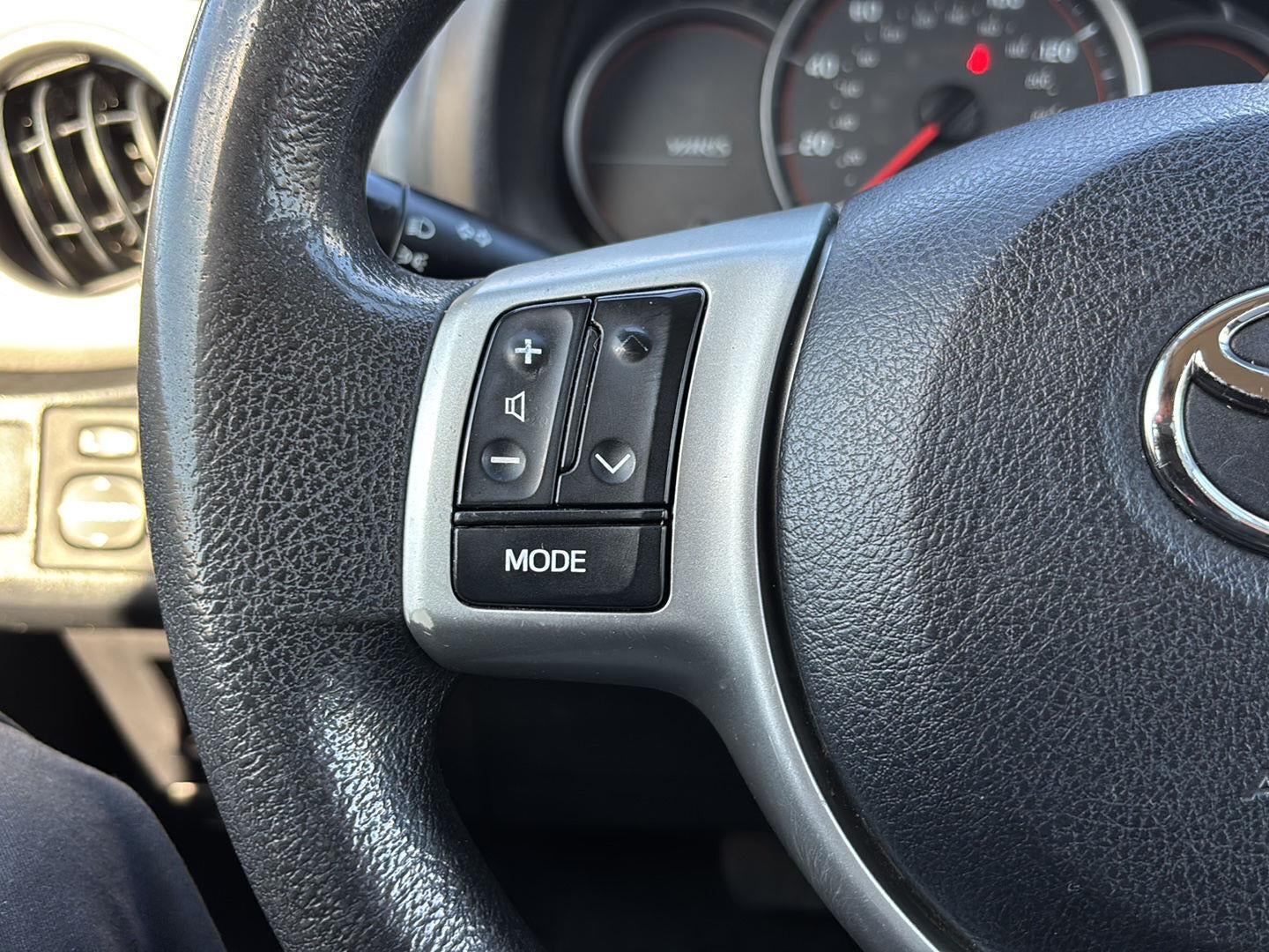 2012 Toyota Yaris 5-Door LE