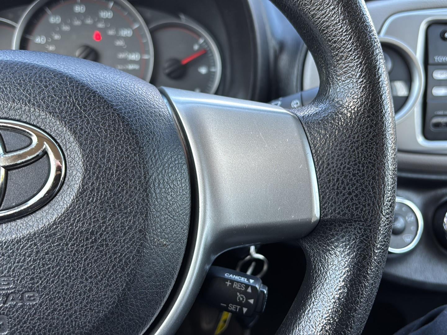 2012 Toyota Yaris 5-Door LE