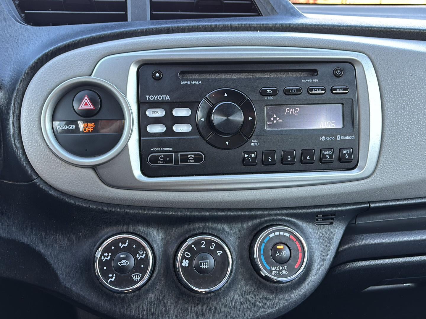 2012 Toyota Yaris 5-Door LE