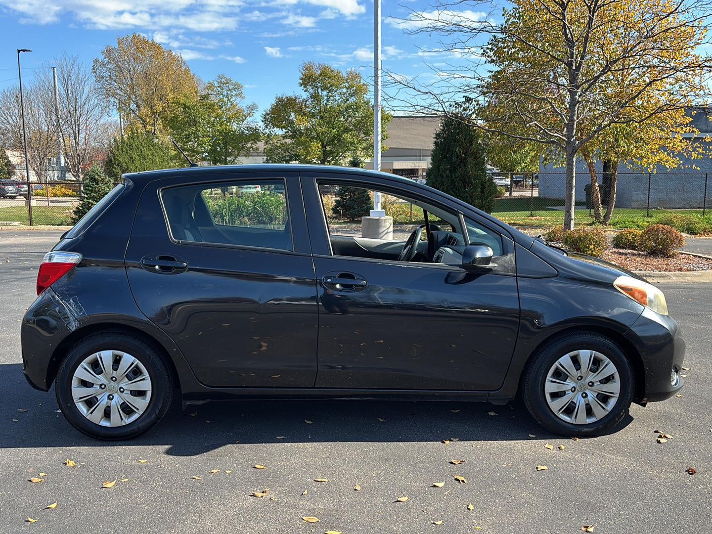 2012 Toyota Yaris 5-Door LE