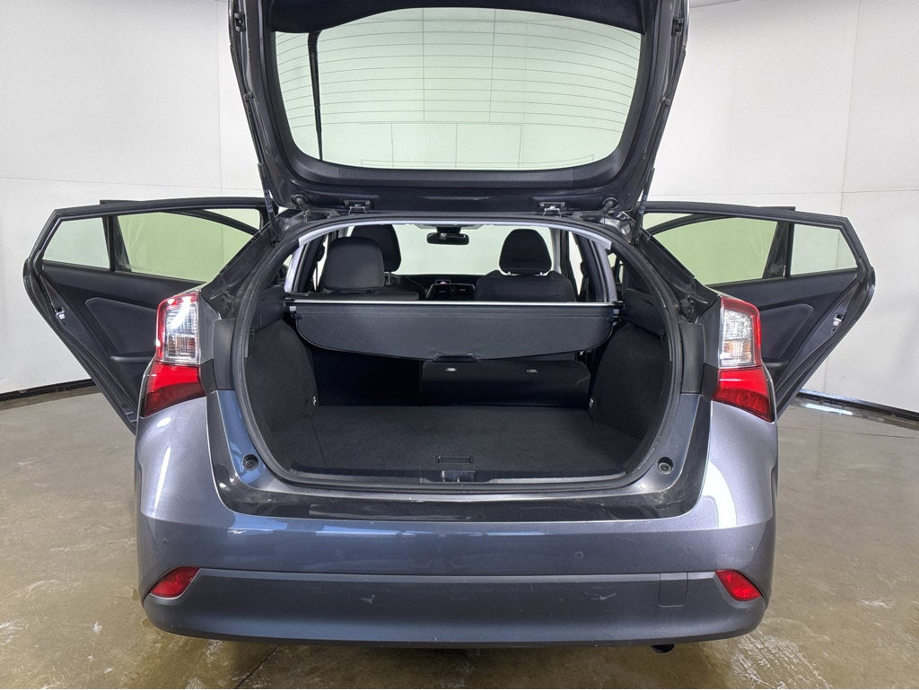 2021 Toyota Prius LE