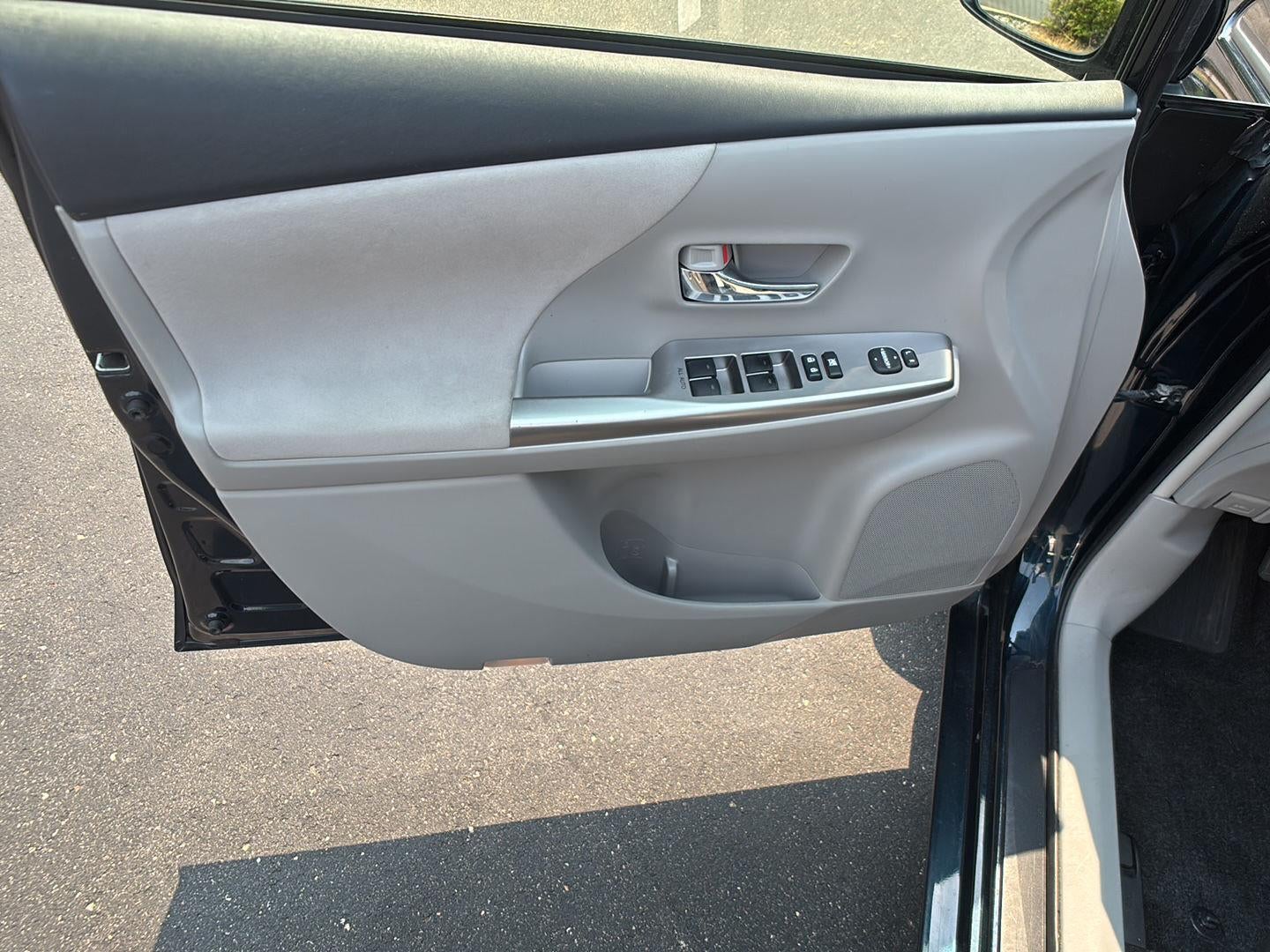 2017 Toyota Prius v Two