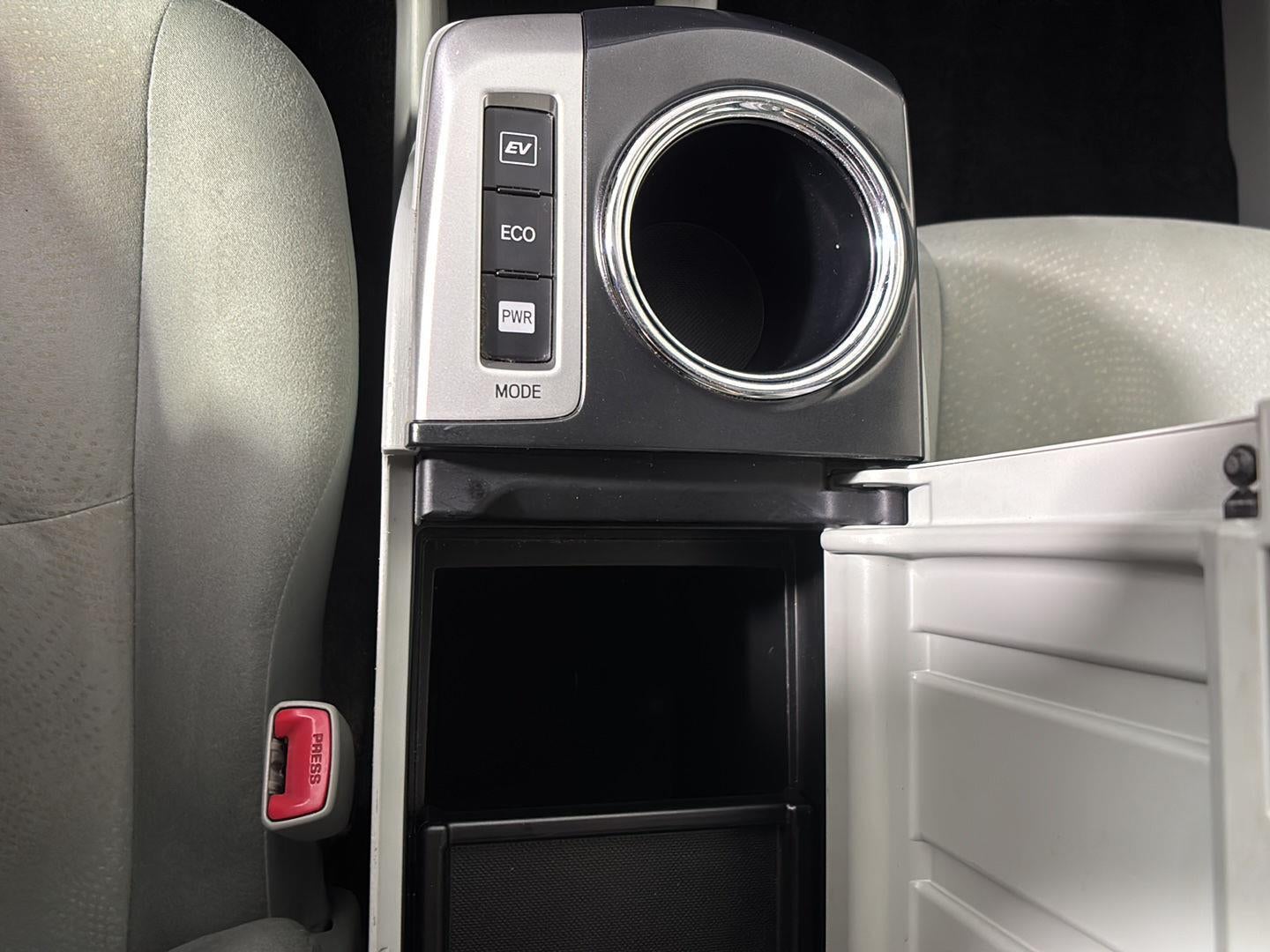 2014 Toyota Prius v Three