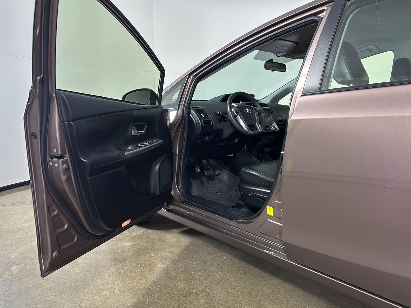 2016 Toyota Prius v Three