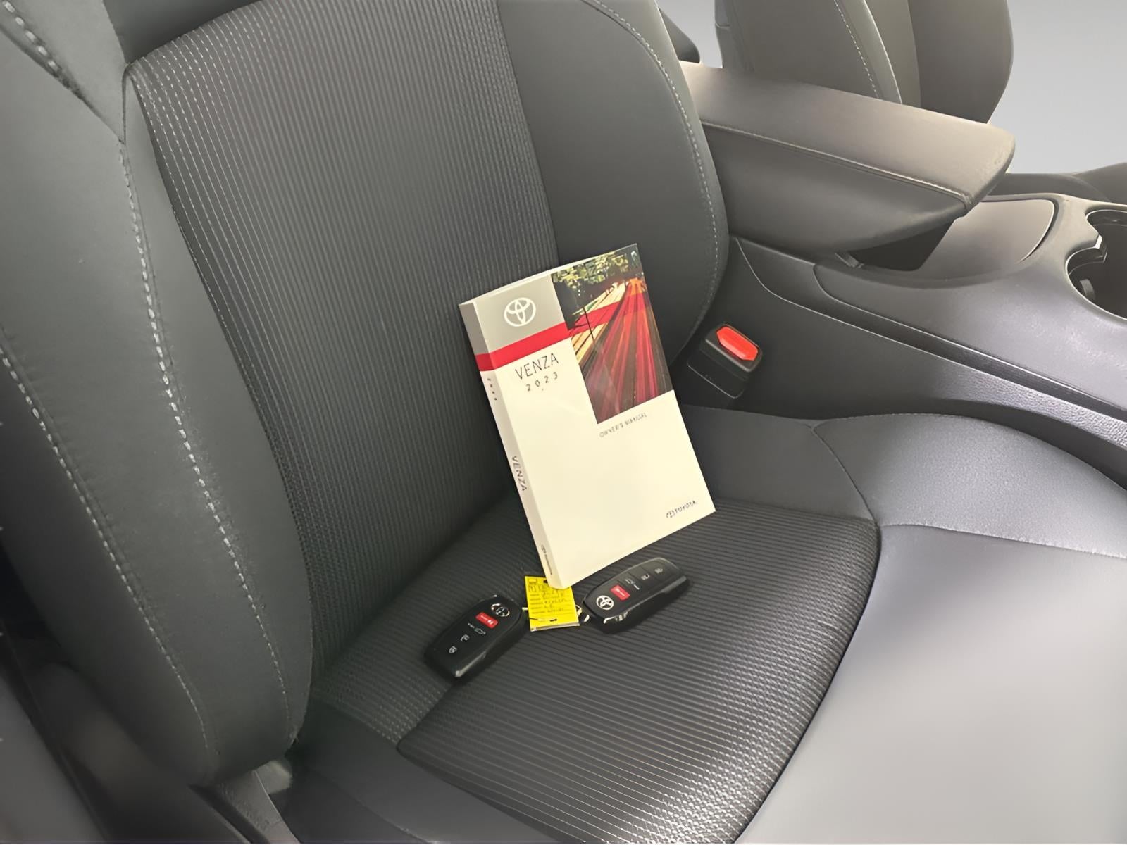 2023 Toyota Venza LE