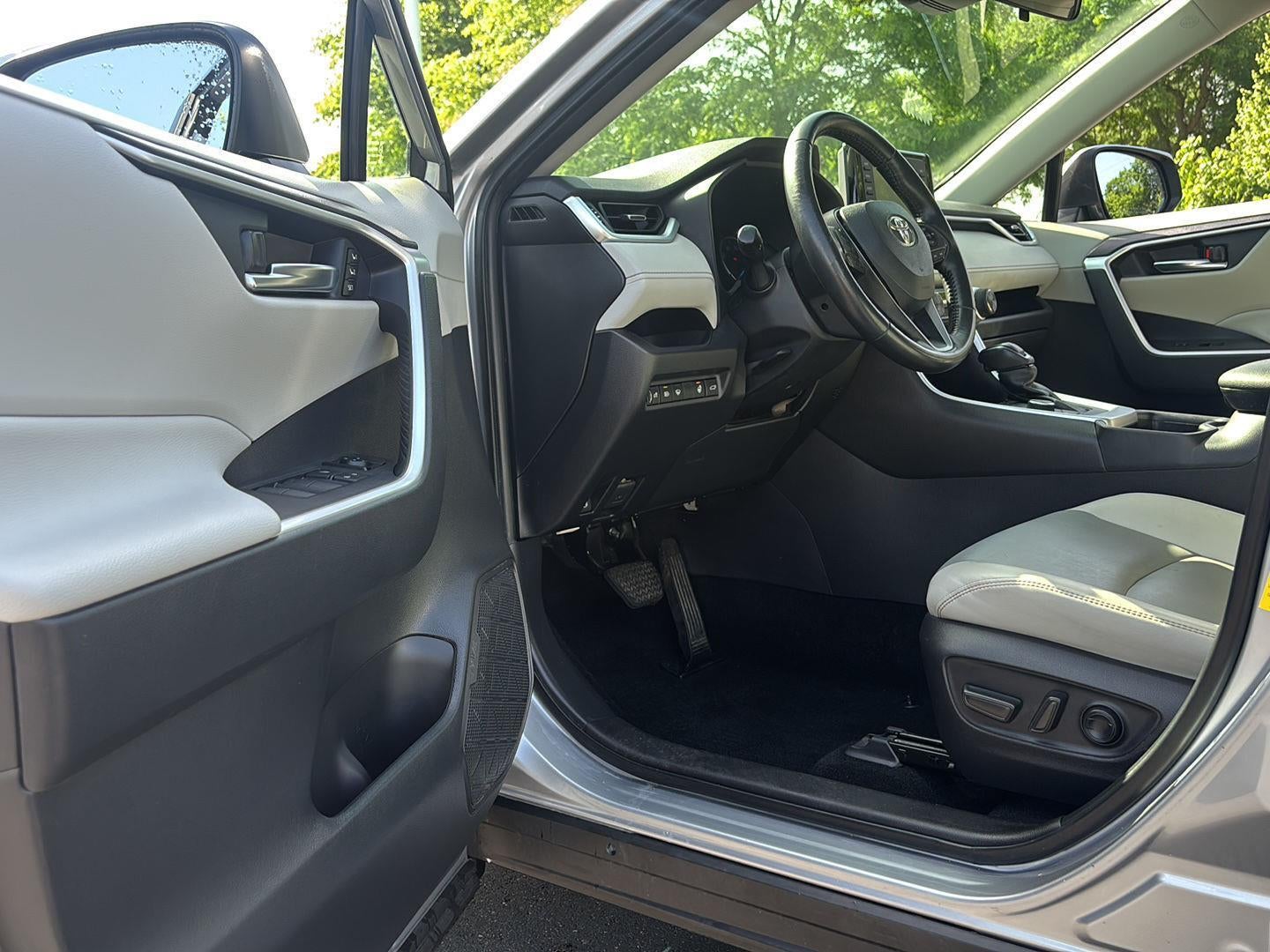 2022 Toyota RAV4 Hybrid XLE Premium