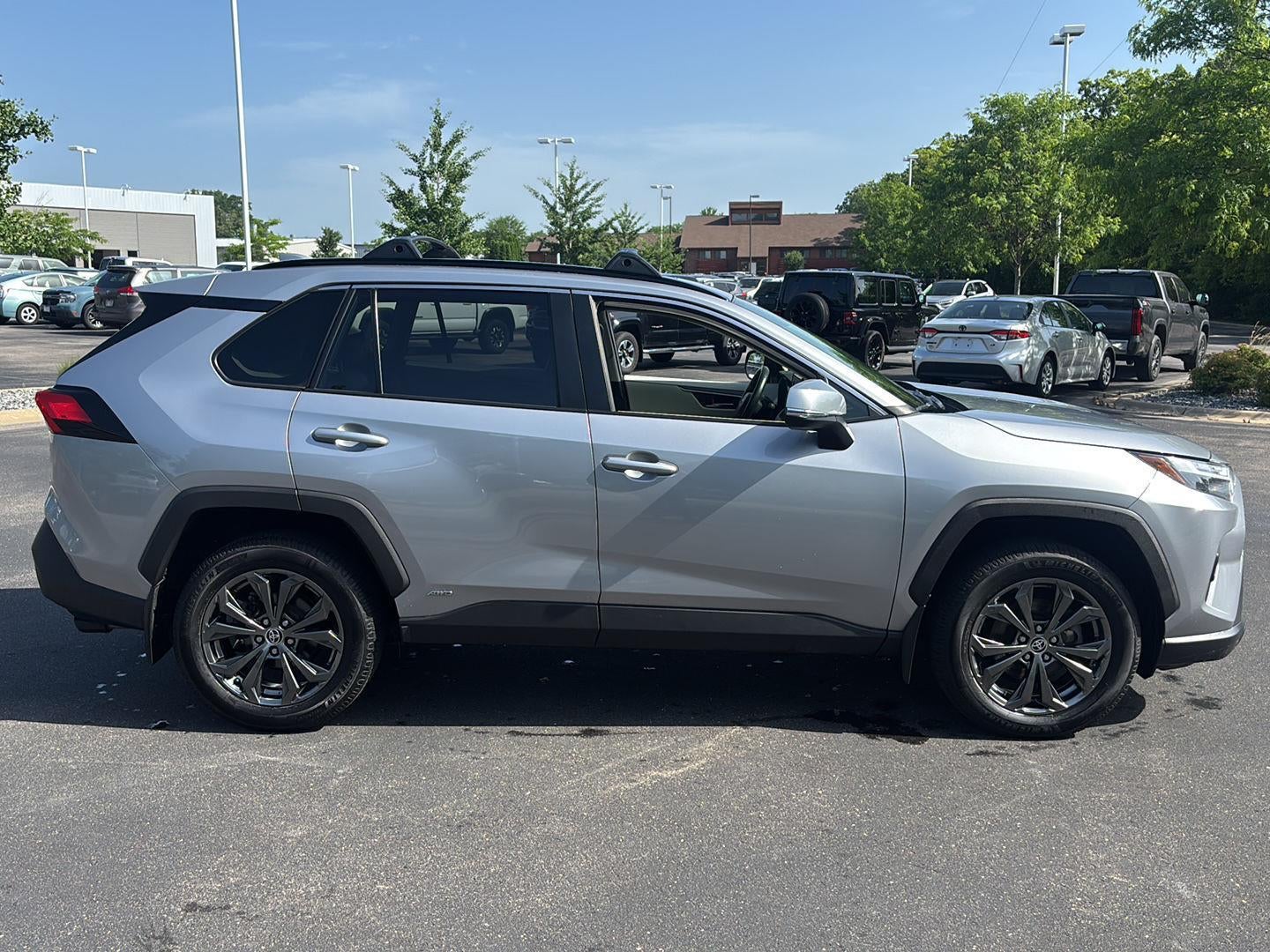 2022 Toyota RAV4 Hybrid XLE Premium