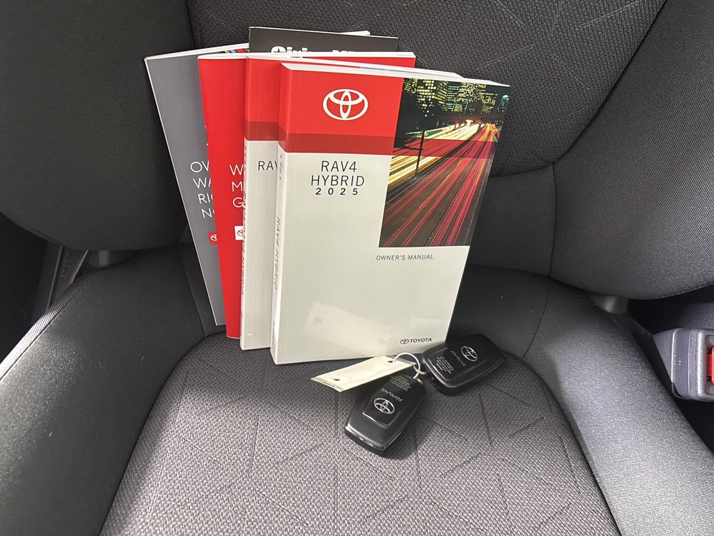 2025 Toyota RAV4 Hybrid XLE