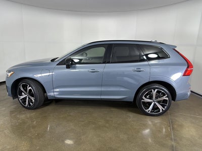 2023 Volvo XC60 Recharge Plug-In Hybrid Ultimate Dark Theme
