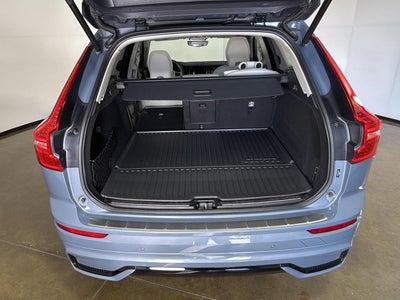 2023 Volvo XC60 Recharge Plug-In Hybrid Ultimate Dark Theme